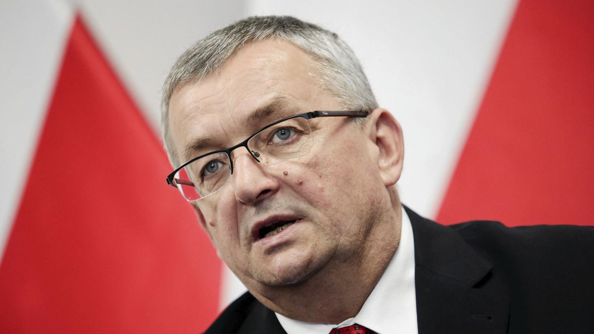 Minister Andrzej Adamczyk wyraził się jasno: o losie Okęcia zdecydują ekspertyzy. Problem w tym, że nie są nawet zlecone