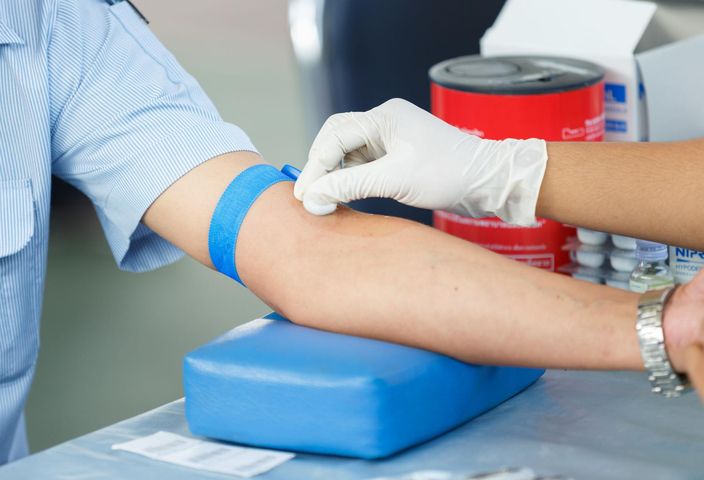 Do oznaczenia poziomu CA-125 wystarczy pobranie próbki krwi.