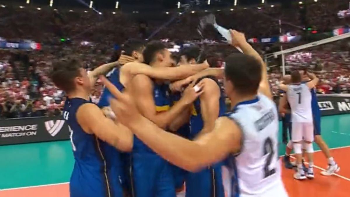 reprezentacja Włoch cieszy się ze zdobycia mistrzostwa świata