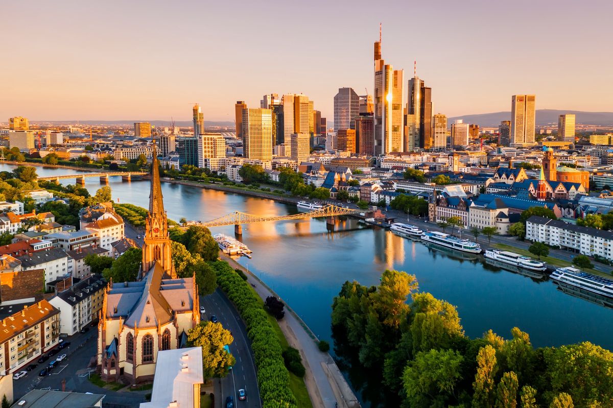 Frankfurt nad Menem. Z czego słynie to miasto? Co warto zobaczyć we Frankfurcie?