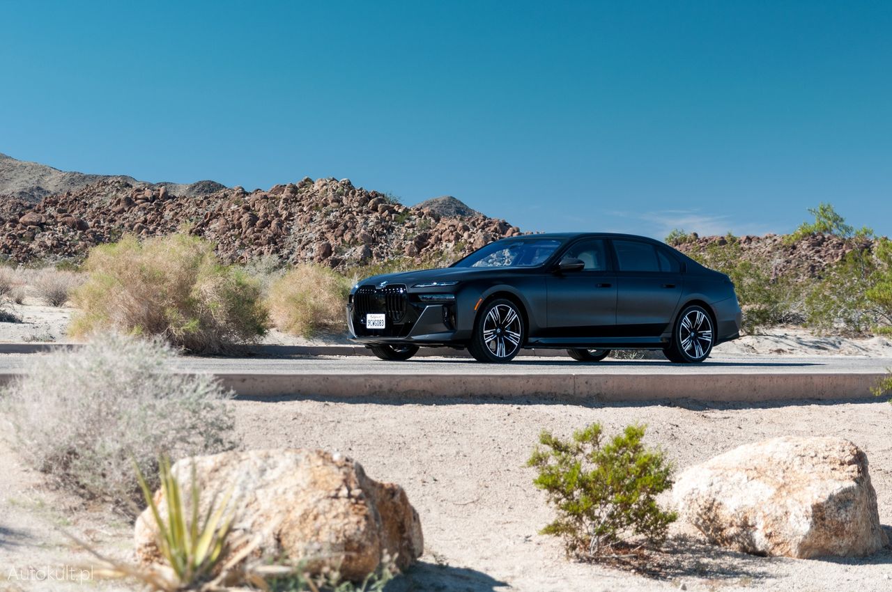 BMW i7