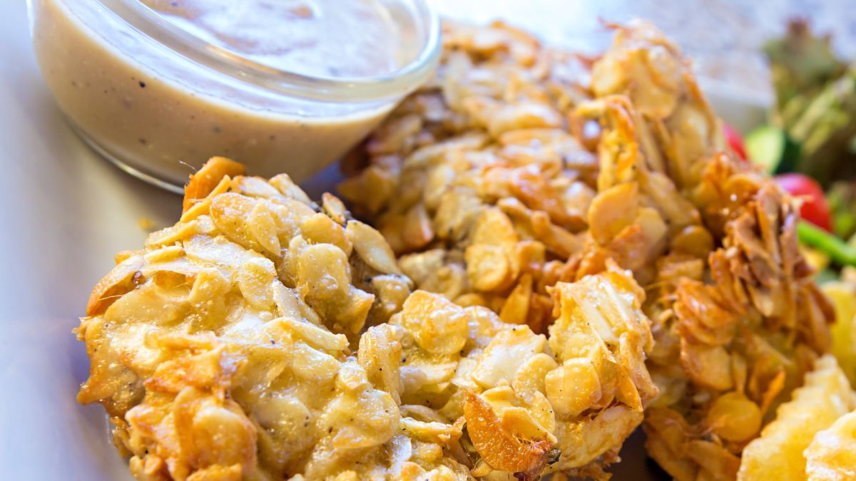 Karp w panierce z płatków migdałowych na wigilię