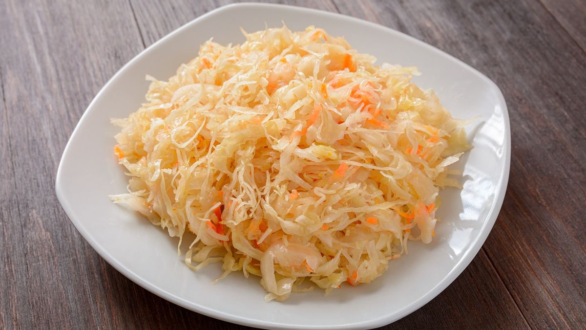 Najlepszy przepis na surówkę z kiszonej kapusty