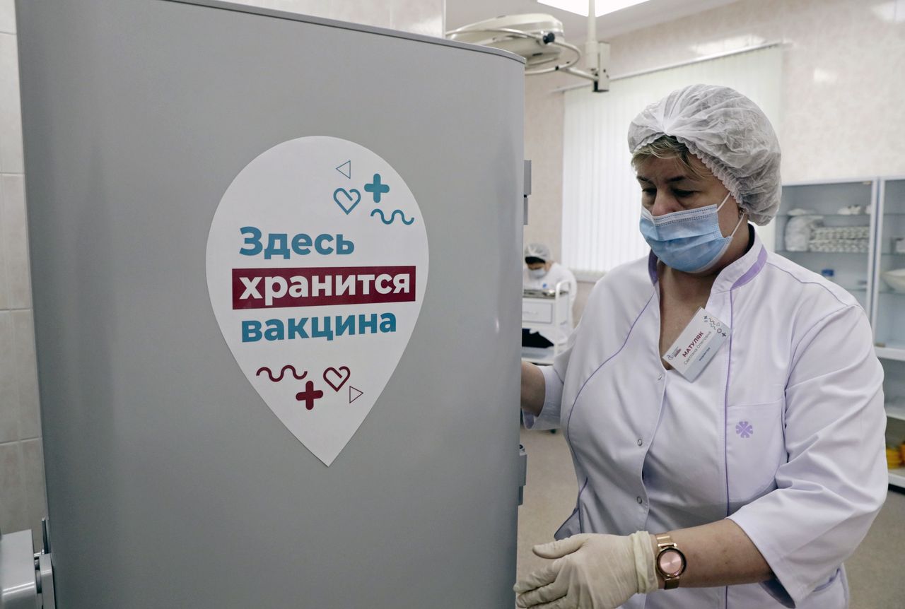 Koronawirus. Trzecia szczepionka z Rosji
