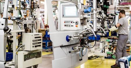 Niemiecki przemysł słabszy od oczekiwań. Produkcja w rok spadła o 10 procent