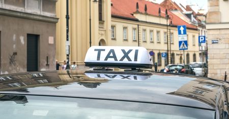 36-latka wiozła taksówką klienta. Nocny kurs przerodził się w koszmar