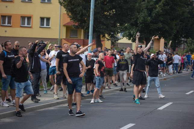 Lubin. Atak demonstrantów na komendę. Kilku funkcjonariuszy rannych 