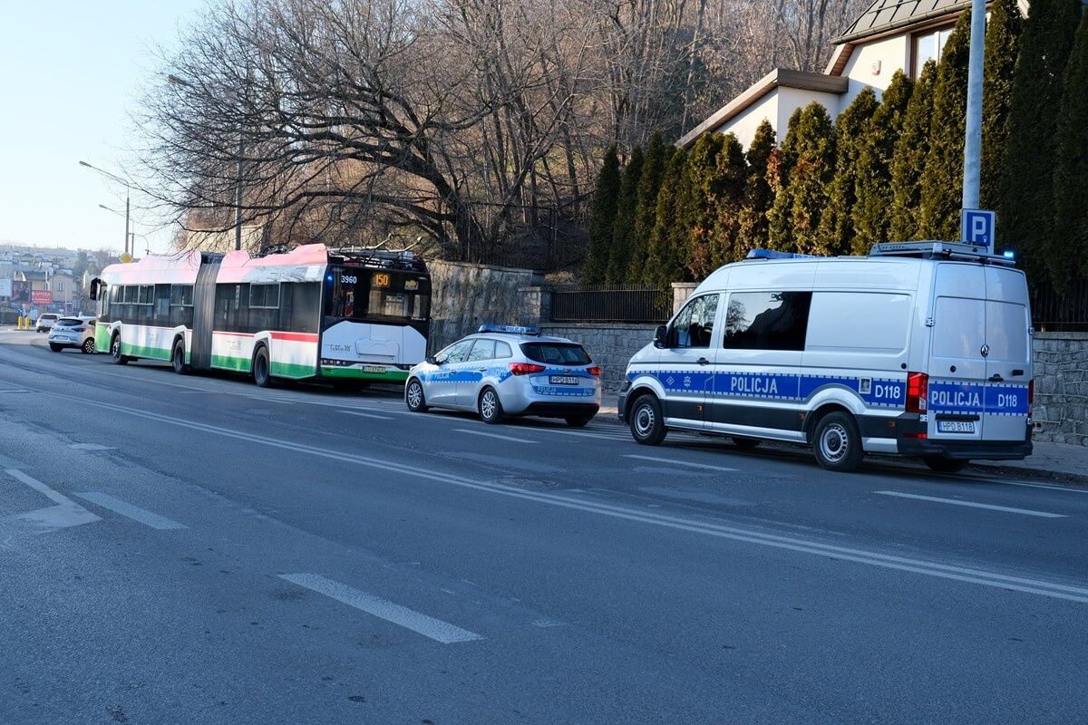Kobieta przewróciła się w trolejbusie linii nr 150