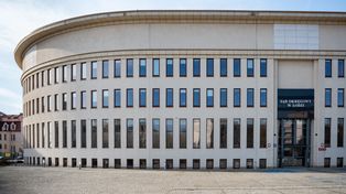 Skierniewice: Oskarżony uderzył autem w płot, aby zabić partnerkę