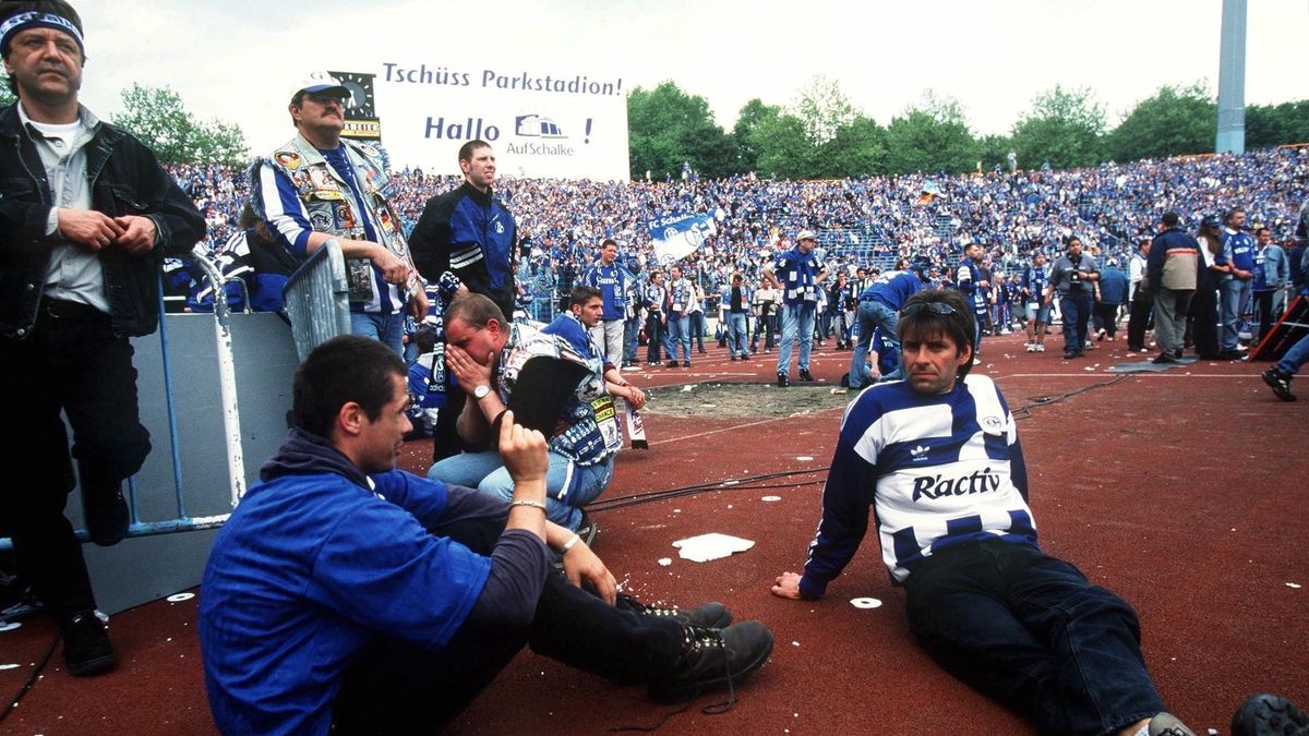 Zdjęcie okładkowe artykułu: Getty Images /  / Na zdjęciu: smutek kibiców Schalke 04