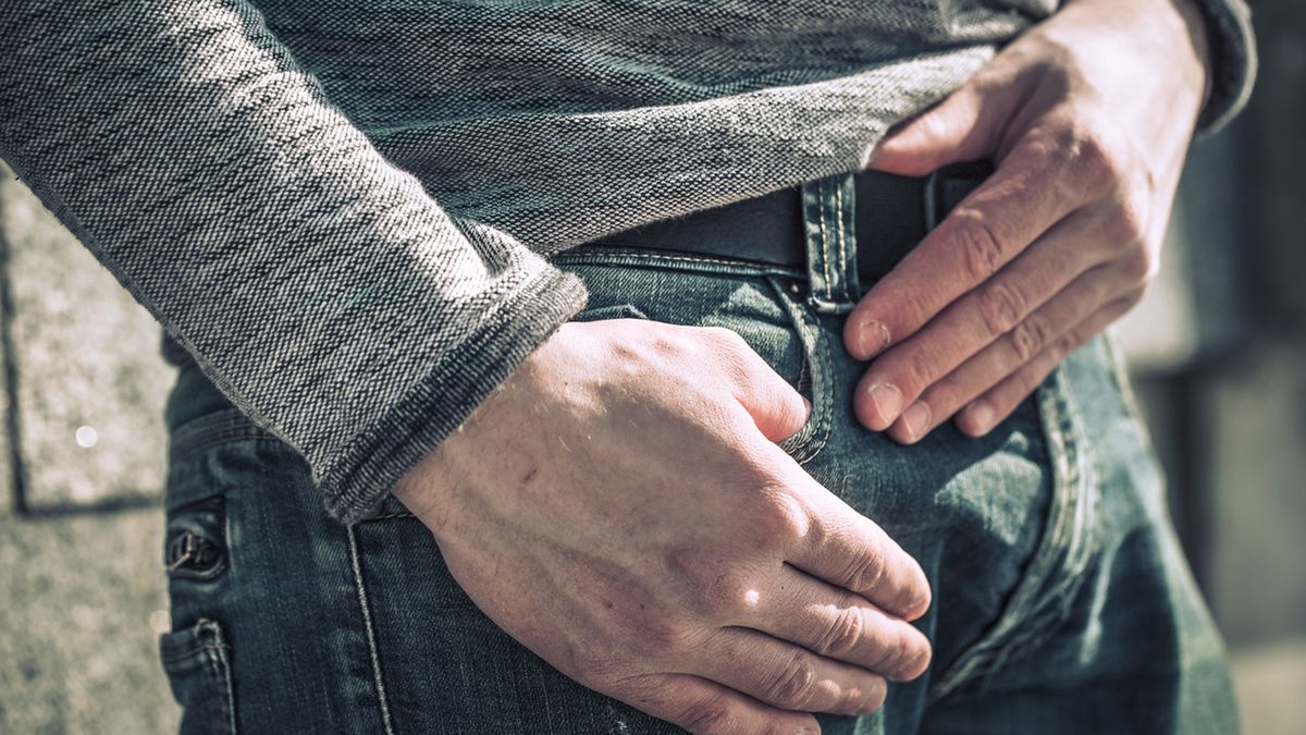 Jelqing to najpopularniejszy sposób powiększania penisa. Są to ćwiczenia rozciągające, przypominające nieco masturbację.