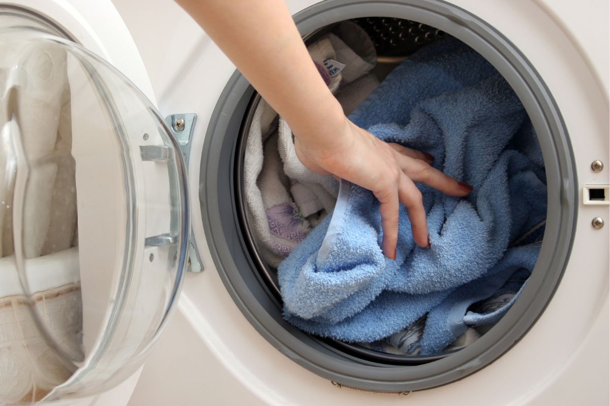 W ten sposób zrobisz z pralki suszarkę do ubrań