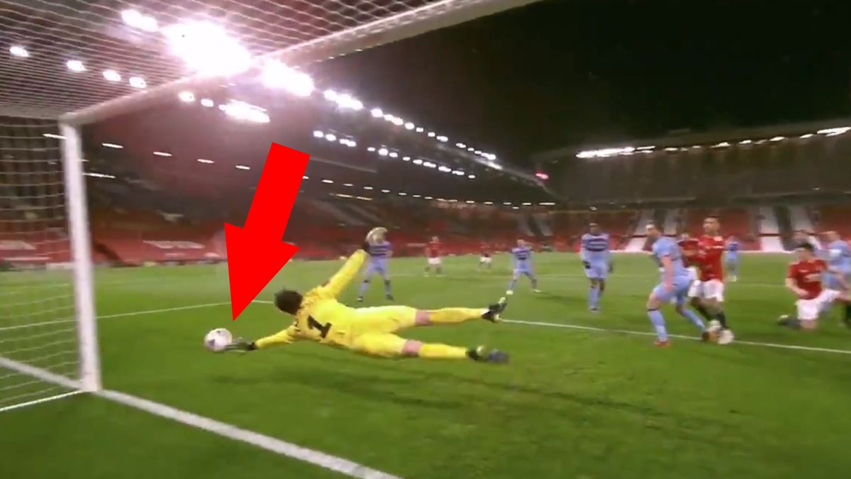 Łukasz Fabiański broni strzał w meczu Pucharu Anglii pomiędzy Manchesterem United i West Ham United