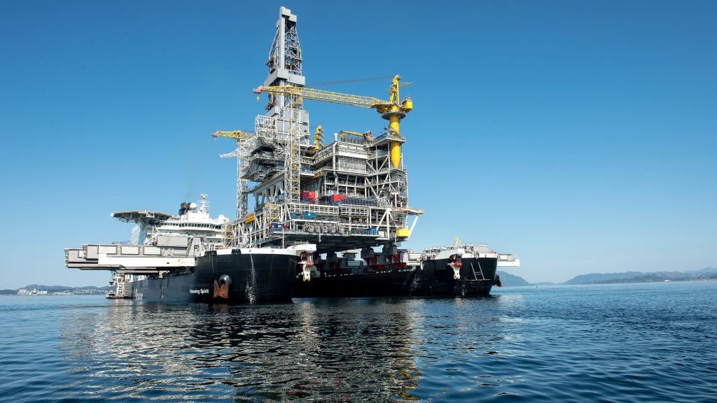 Equinor ASA Lift A Drilling Platform Onto The Biggest Ship In The World "Pioneering Spirit"
Bloomberg
Europe, E.U., EU, EMEA, Business Finance and Industry, Norway