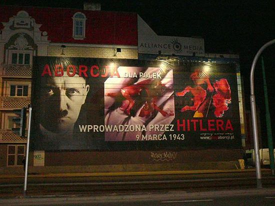 Hitler i krwawe szczątki ludzkich płodów w środku miasta