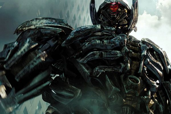 W zgliszczach miasta | recenzja Transformers: Dark of the Moon 1