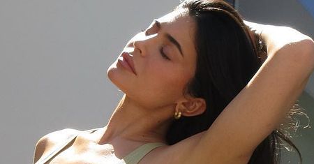 "Seksualizuje święta"? Zdjęcia nie przeszły bez echa