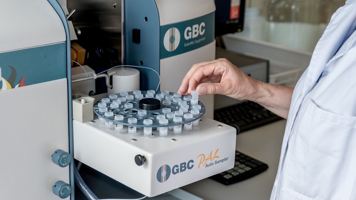 Naukowcy i ich przełomowe odkrycie dot. nowotworu - zdjęcie ilustracyjne.