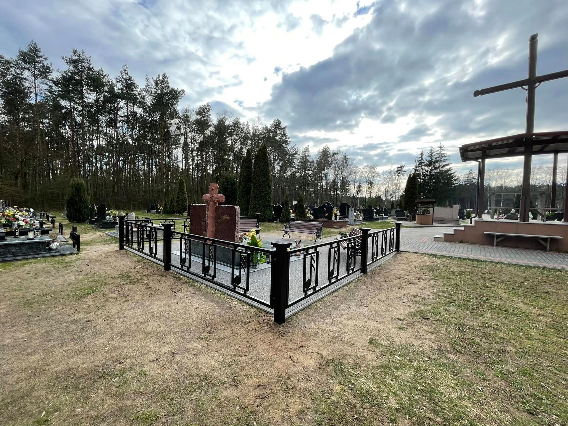 Krzysztof Krawczyk - grób na cmentarzu w Grotnikach fot. Facebook Andrzej Kosmala