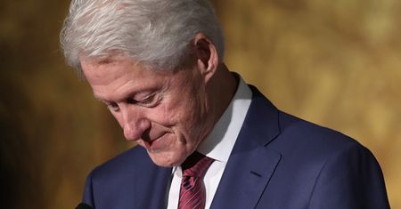 Bill Clinton też zostanie oskarżony o MOLESTOWANIE? "Jest zrozpaczony na myśl o kolejnej aferze"