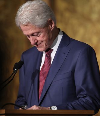 Bill Clinton też zostanie oskarżony o MOLESTOWANIE? "Jest zrozpaczony na myśl o kolejnej aferze"