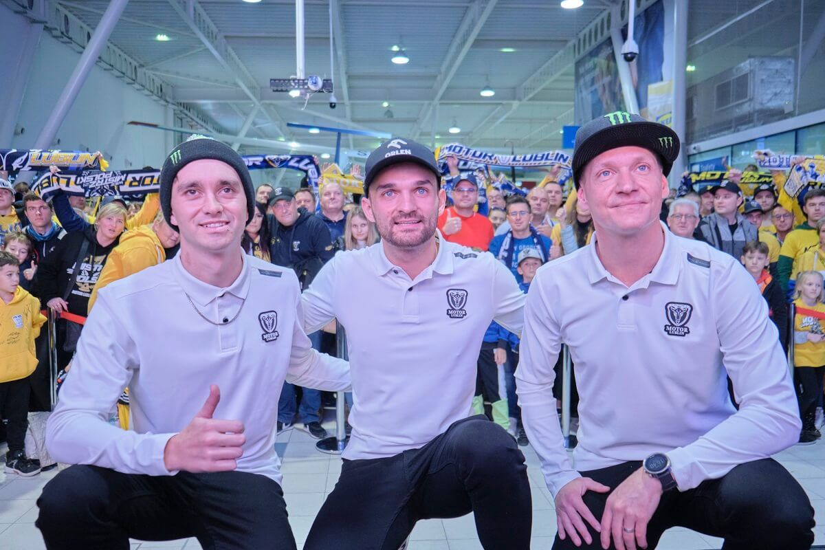 Prezentacja nowych zawodników Speedway Motor Lublin na lotnisku w Świdniku