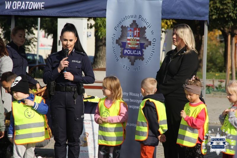 Świeć Przykładem – noś odblaski. Policjanci na opatowskim rynku