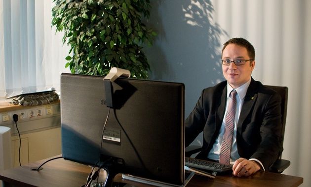 By zapewnić odpowiedni klimat rozmowy, doradcy pracują w specjalnie przygotowanych pomieszczeniach. Docelowo ma być ich 32. Mogą oni posiłkować się wiedzą 10 ekspertów w centrali banku.