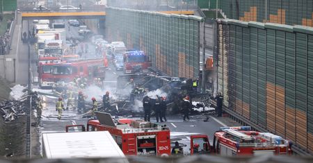 Warszawa. Ogień szalał na S8. Gigantyczny pożar ciężarówki! [WIDEO]