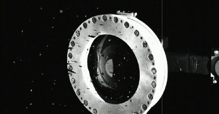 NASA ma problem. Sonda OSIRIS-REx gubi próbki z asteroidy Bennu