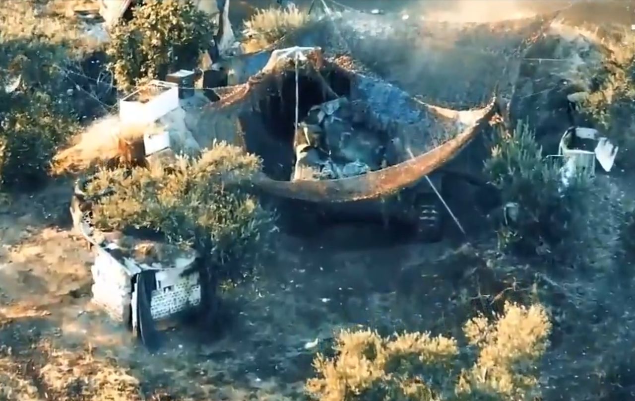 A Syrian T-54/55 tank hit by an FPV drone.