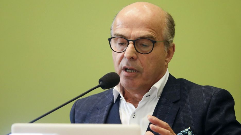 Jan Pospieszalski twierdzi, ze w Gliwicach zmarło po szczepieniu trzech nauczycieli. Cztery instytucje zaprzeczyły, że to prawda