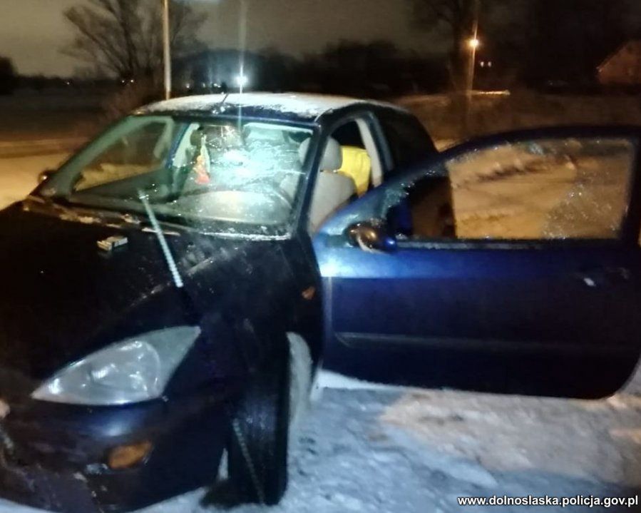 Lubawka. Kierowca próbował potrącić policjanta. Zatrzymano go po pościgu