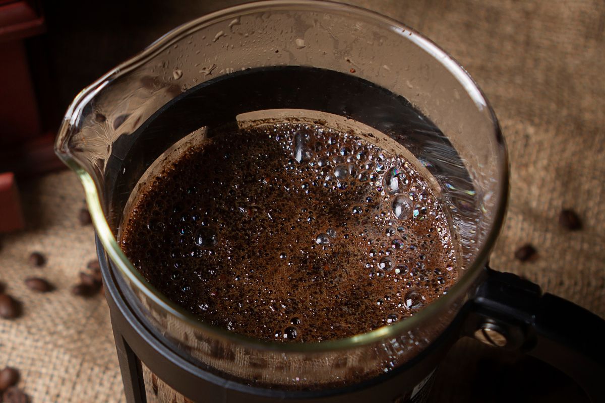 Why is it better not to drink coffee grounds?