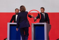 On ją schował, ona mu ją zabrała. Niespodziewany ruch