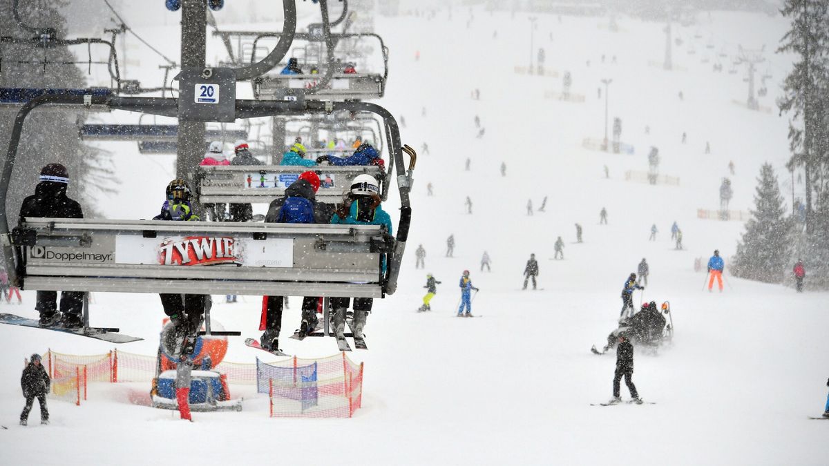 Piknik Olimpijski w Bia?ce Tatrza?skiej
Fot. Pawel Murzyn/East News, Bialka Tatrzanska 22.01.2022. Wraz z olimpijczykami minionych Olimpiad w tym zlotym medalista z Sapporo z 1972 r. Wojciechem Fortuna, otwarto narciarska trase olimpijska w Bialce Tatrzanskiej w ramach odbywajacego sie tam pikniku Olimpijskiego.
Pawel Murzyn