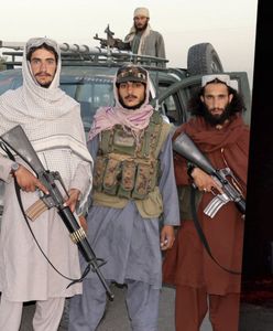 Talibowie z Afganistanu prezentują "siły specjalne". Rabunek i propaganda