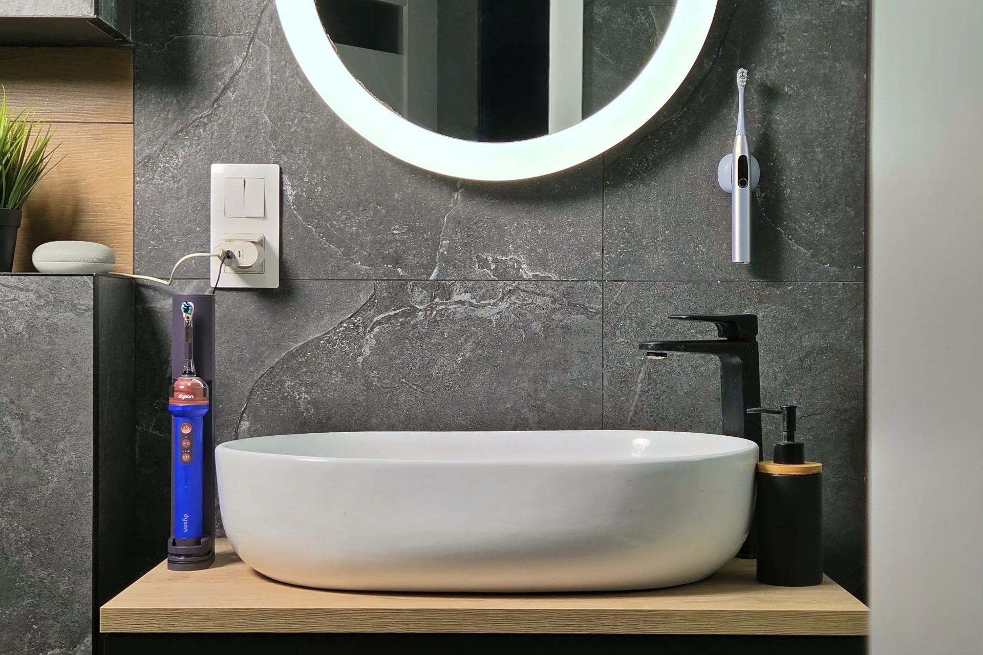 Dyson CameraJet i Oclean X Pro