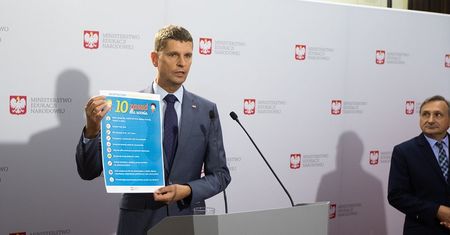 Uczniowie wrócą do szkół od 1 września. Będą obowiązywać nowe zasady