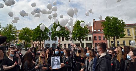 Gryfice. Marsz przeciw przemocy. Licealiści uczcili pamięć zamordowanej 18-latki