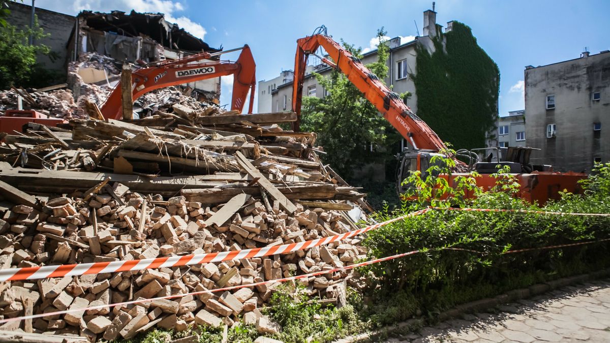 reporter_baza_2021-06
28.06.2021 Warszawa Srodmiescie Ulica Hoza 9A Rozbiorka kamienicy  fot. Adam Burakowski/REPORTER
Adam Burakowski/REPORTER