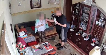 "Babcia, babcia". Nagle rozległ się dźwięk. Policjanci już go mają