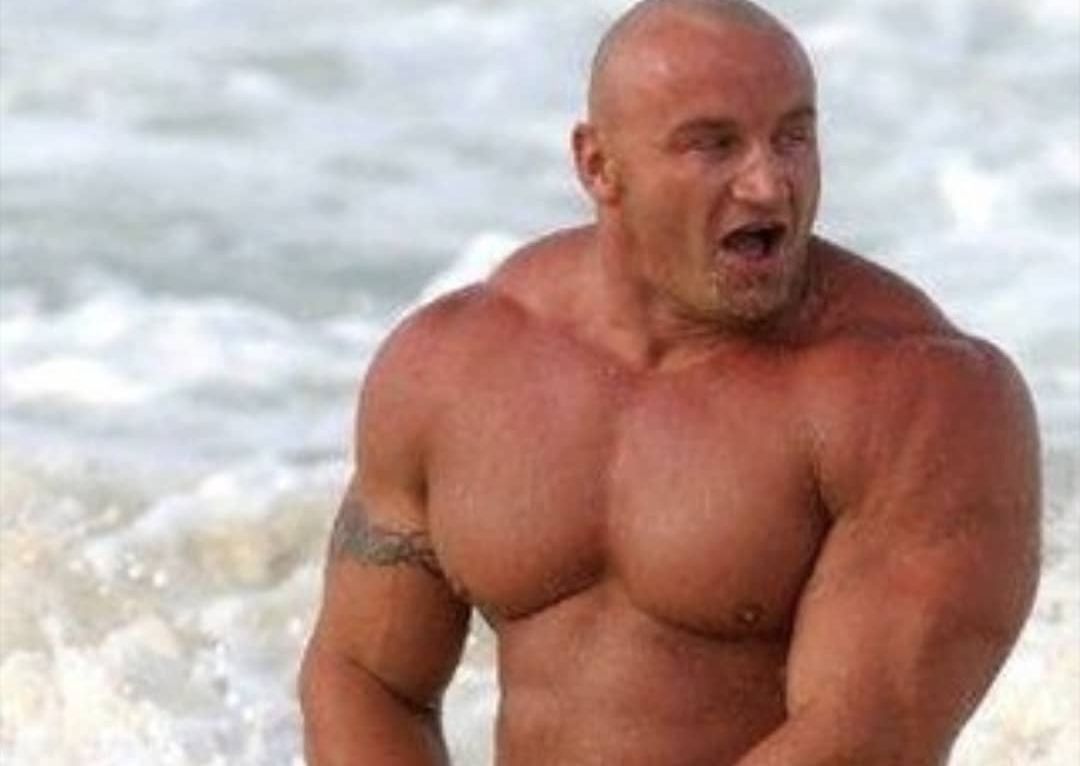 "Hipcio na ślizgawce". Zdjęcie Mariusza Pudzianowskiego hitem sieci