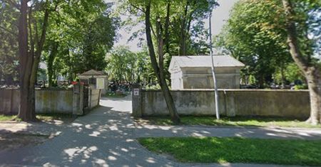 Czy przy cmentarzu przy Alei Kobylińskiego pojawi się tablica informacyjna? Jest interpelacja