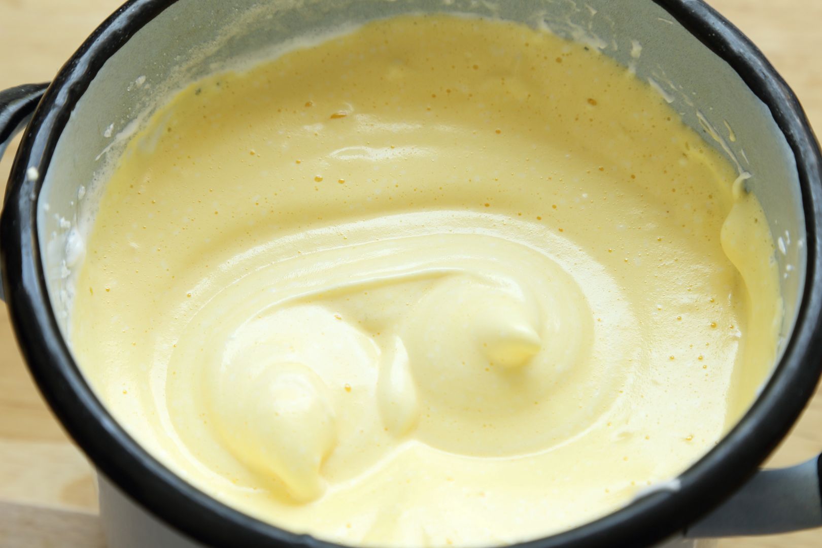 Zabaglione można serwować na ciepło lub zimno 
