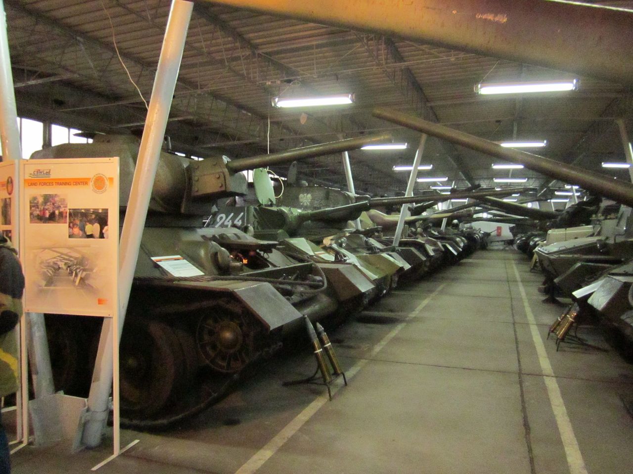 Tragiczny wypadek w Poznaniu. Pracownika muzeum przygniotła lufa czołgu
