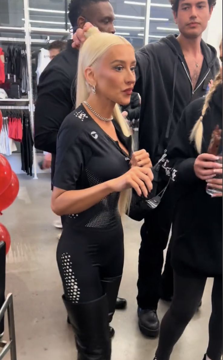 Christina Aguilera is losing weight before our eyes. Fans can't recognize her