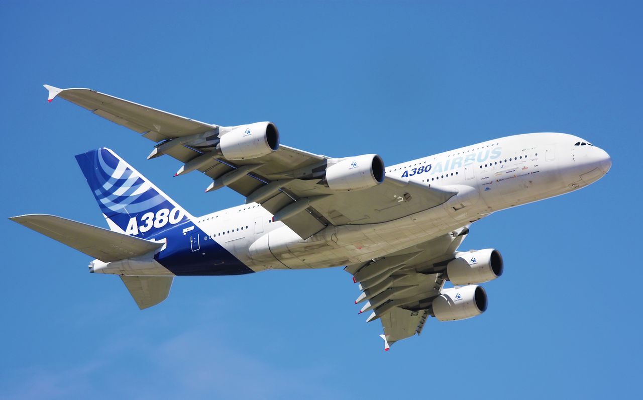 Airbus A380 w locie z depositphotos