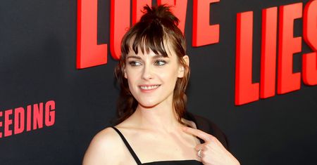 Kristen Stewart wkroczyła na czerwony dywan BEZ SPODNI! (ZDJĘCIA)
