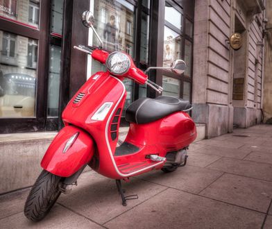 Jakie są obowiązki kierowcy motoroweru na drodze i jak ich przestrzegać?